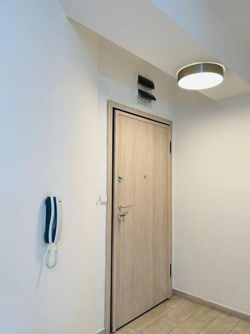 New Modern Rooftop Apartment-Free Private Parking Скоп'є Екстер'єр фото